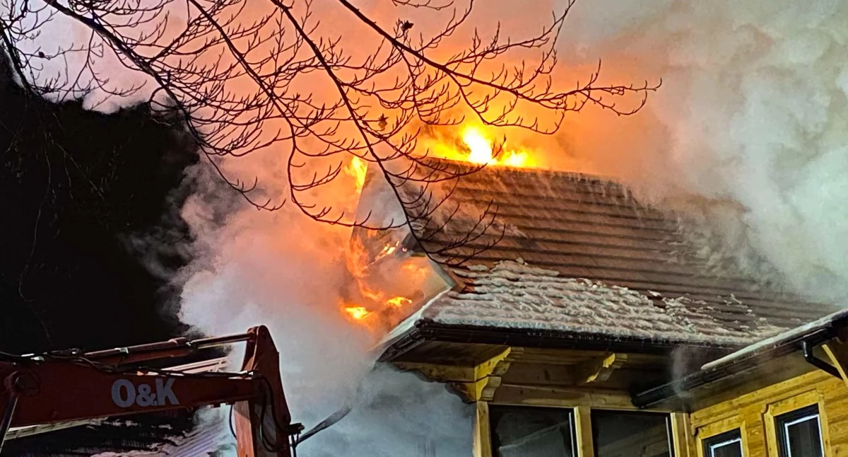 Groźny pożar drewnianego pensjonatu