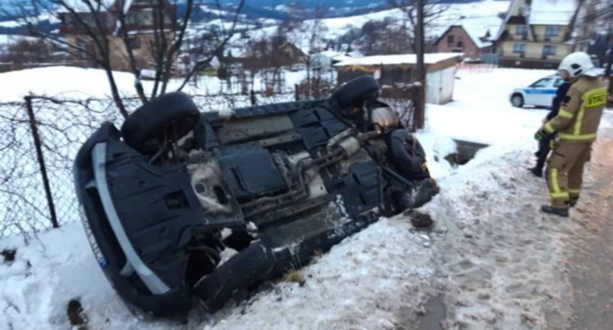 Dachowanie na śliskiej drodze w Rdzawce