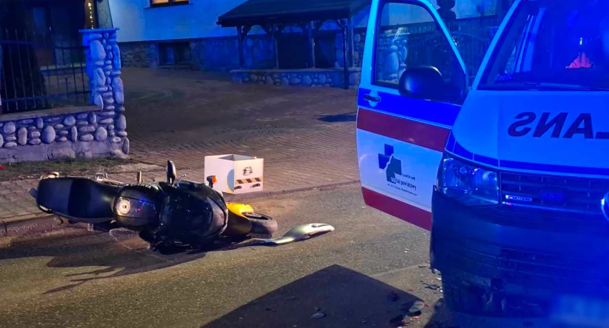 Zderzenie karetki z motocyklem - kierowca jednośladu zabrany do szpitala