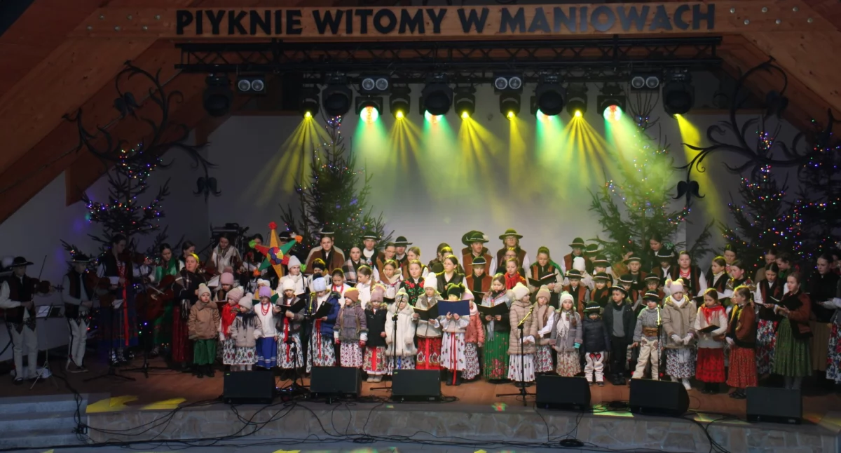 Amfiteatr w Maniowach uroczyście otwarty podczas Jarmarku Bożonarodzeniowego