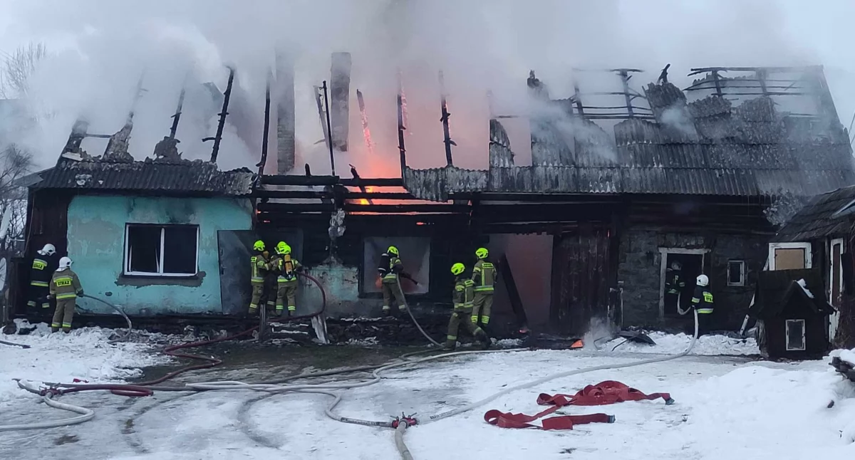 Pożar zabudowań mieszkalno-gospodarczych w Orawce
