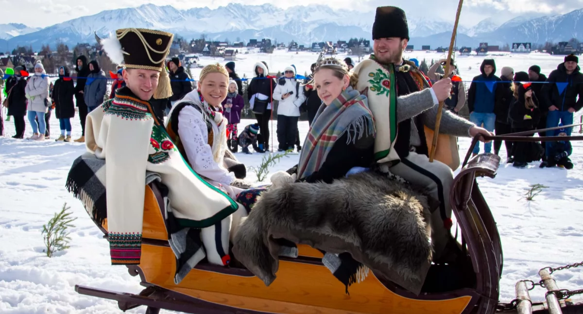 Parada Gazdowska na Wierchu Bartolskim w Zębie – święto tradycji, sportu i góralskiego ducha
