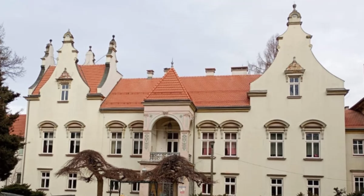 Firma z Podhala ratuje dach zabytku w Rajczy - kolejna realizacja Rob-Gont