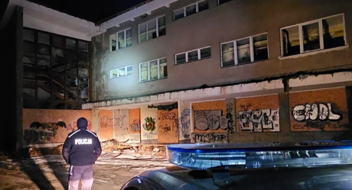 Zakopiańscy dzielnicowi patrolują pustostany – trwa walka z wychłodzeniem 