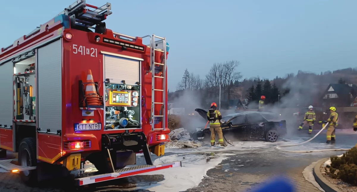Kolejny pożar samochodu w powiecie tatrzańskim – szybka reakcja służb