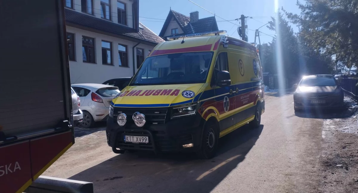 Ewakuacja szkoły w Sierockiem po rozpyleniu nieznanej substancji