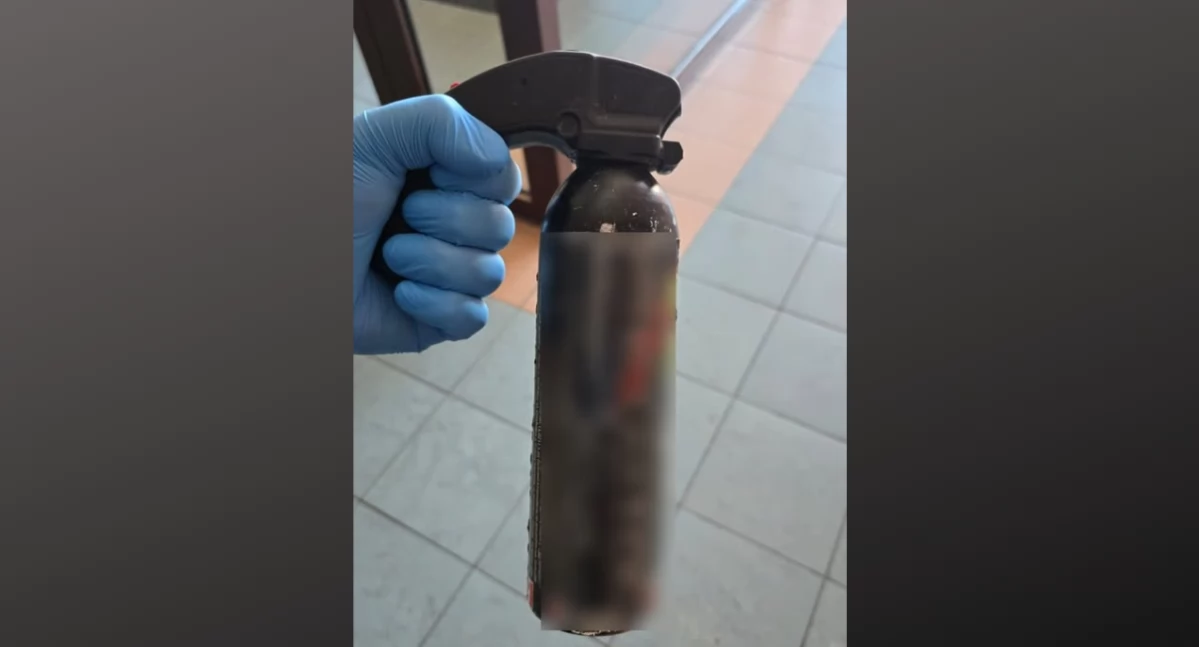Informacje policji w sprawie rozpylenia substancji w szkole - znaleziono pojemnik z gazem pieprzowym