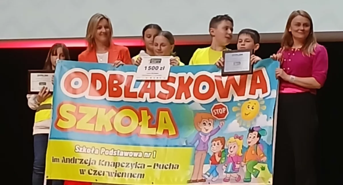 Szkoła Podstawowa w Czerwiennem im. Andrzeja Knapczyka-Ducha wyróżniona w ogólnopolskim konkursie „Odblaskowa Szkoła”