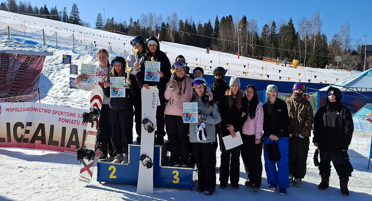 Sukces snowboardzistek z Prywatnego LO dla Młodzieży – triumf w powiecie, wysokie miejsce w Małopolsce