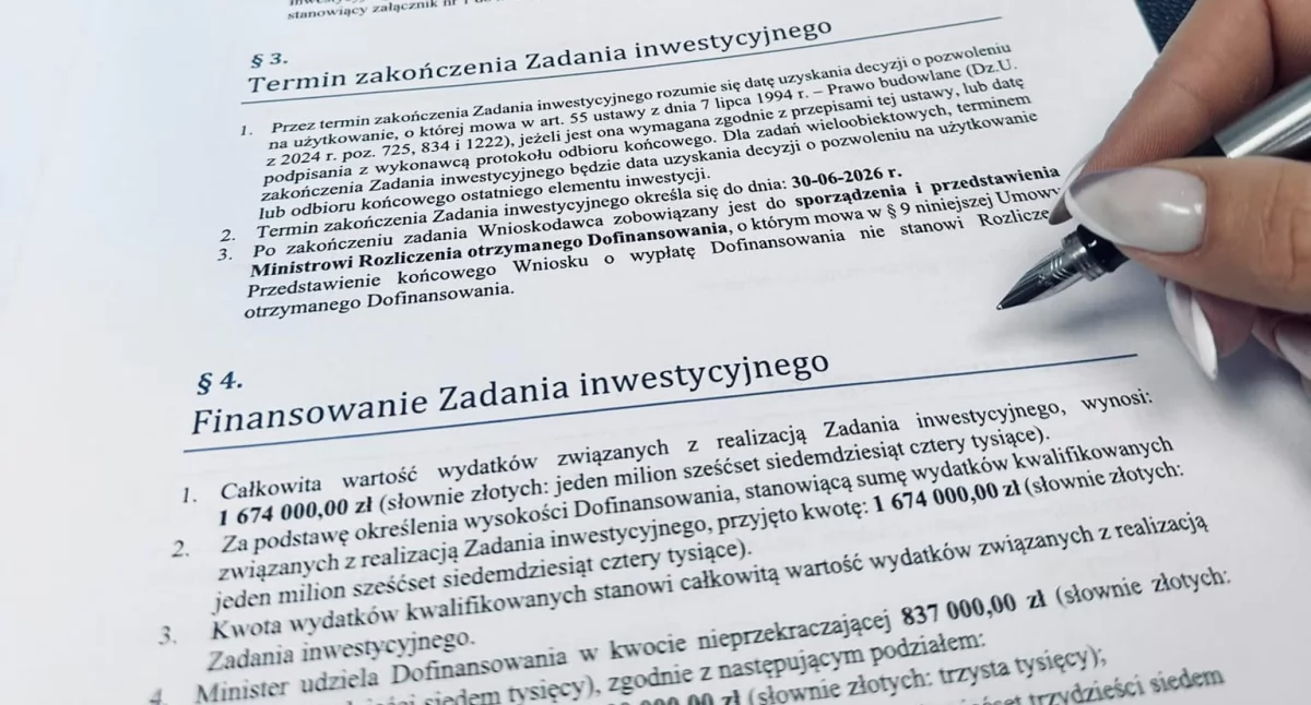 Umowa na budowę odkrytego lodowiska w Maniowach podpisana