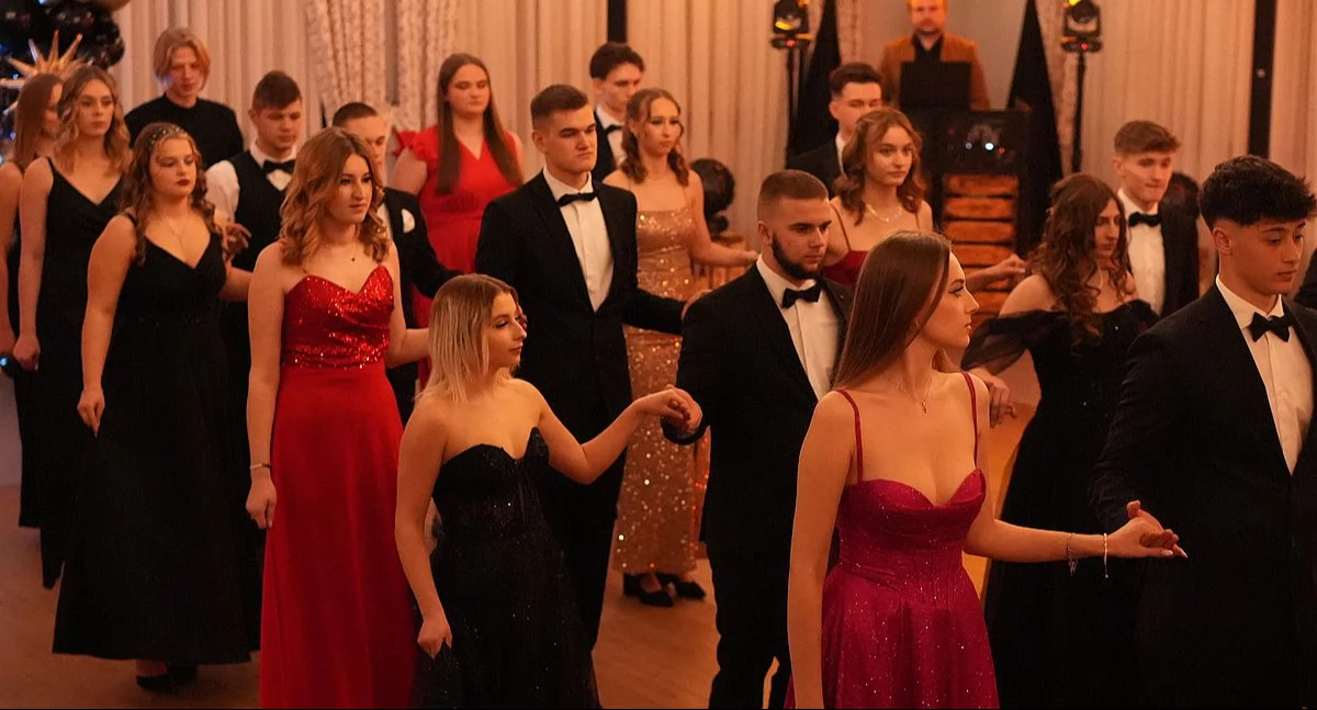 Studniówka maturzystów Prywatnego LO – elegancja, zabawa i wyjątkowa atmosfera