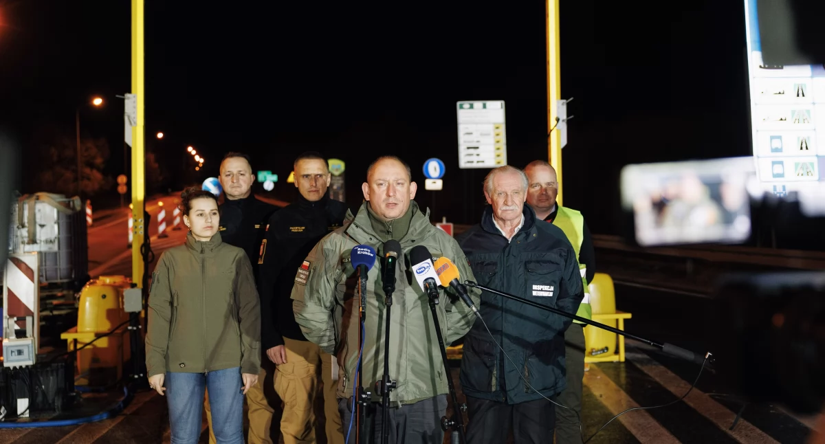 Wojewoda małopolski na granicy w Chyżnem: wspólne działania służb przeciwko pryszczycy