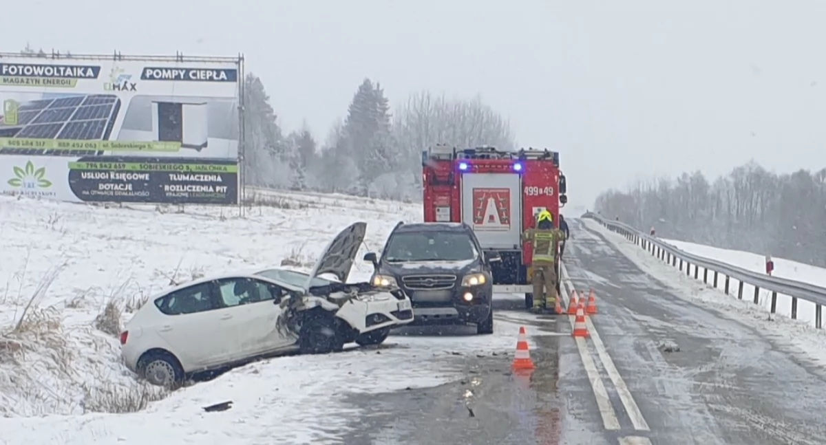 Niebezpieczne zderzenie dwóch samochodów w Jabłonce