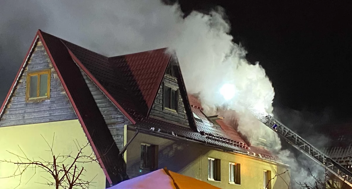 Pożar poddasza w Białce Tatrzańskiej - ewakuowano wiele osób