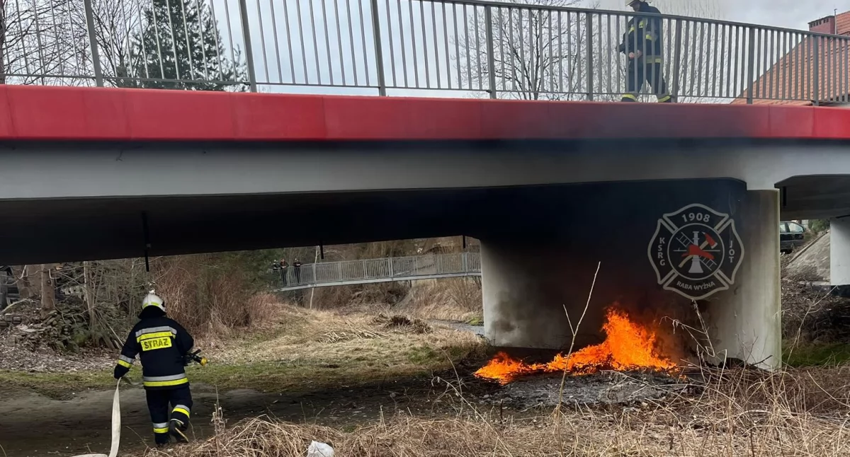 Pożar pod mostem 