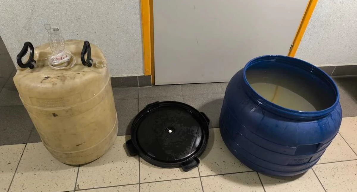 Nowotarscy policjanci zabezpieczyli 125 litrów nielegalnego alkoholu