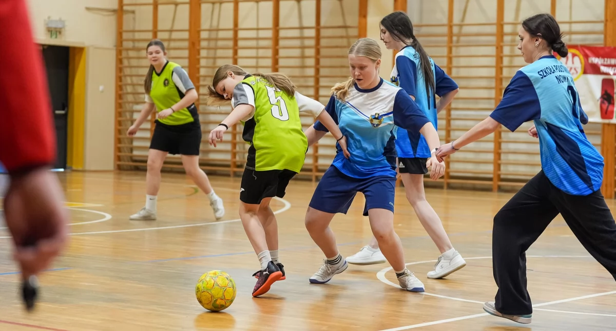Sportowa rywalizacja na wysokim poziomie – Miejskie Igrzyska w Halowej Piłce Nożnej Dziewcząt
