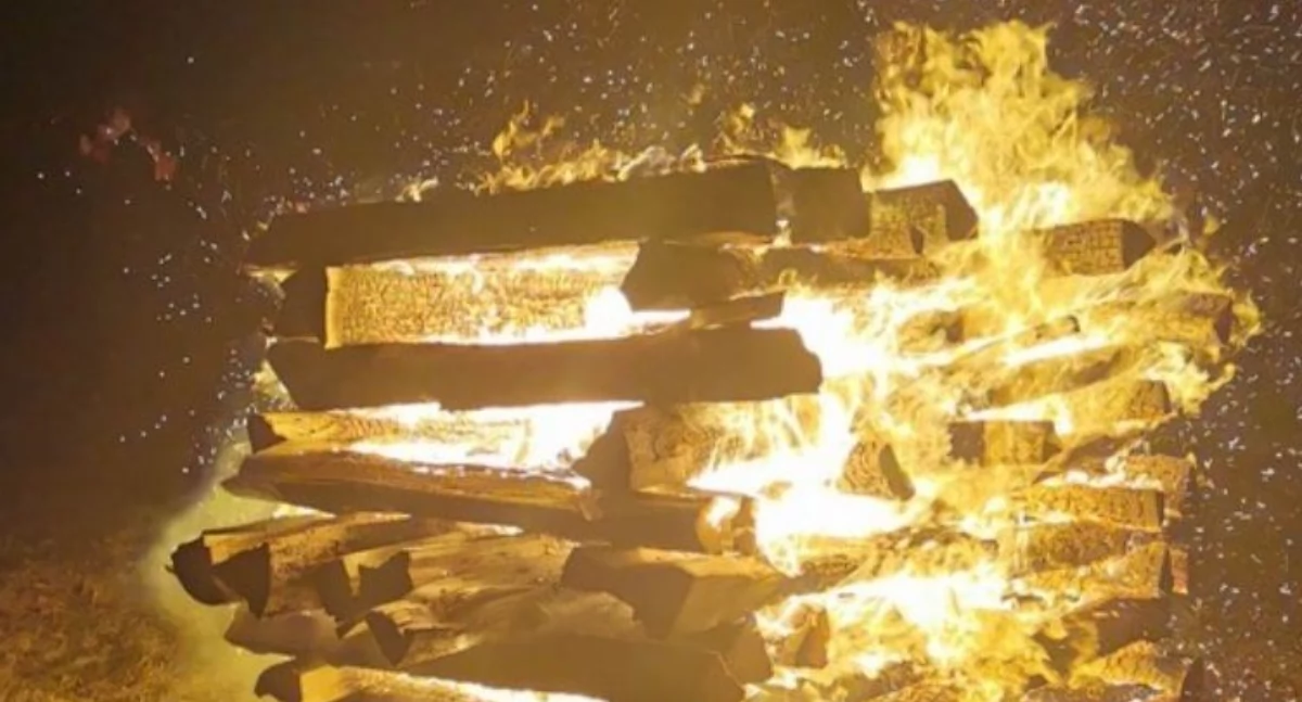 Watra Pamięci na Dziale w Nowym Targu ku czci św. Jana Pawła II w 20. rocznicę śmierci