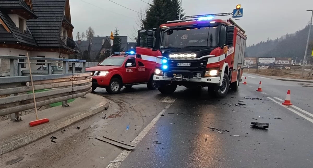 Zderzenie dwóch samochodów osobowych na zakopiance w Białym Dunajcu