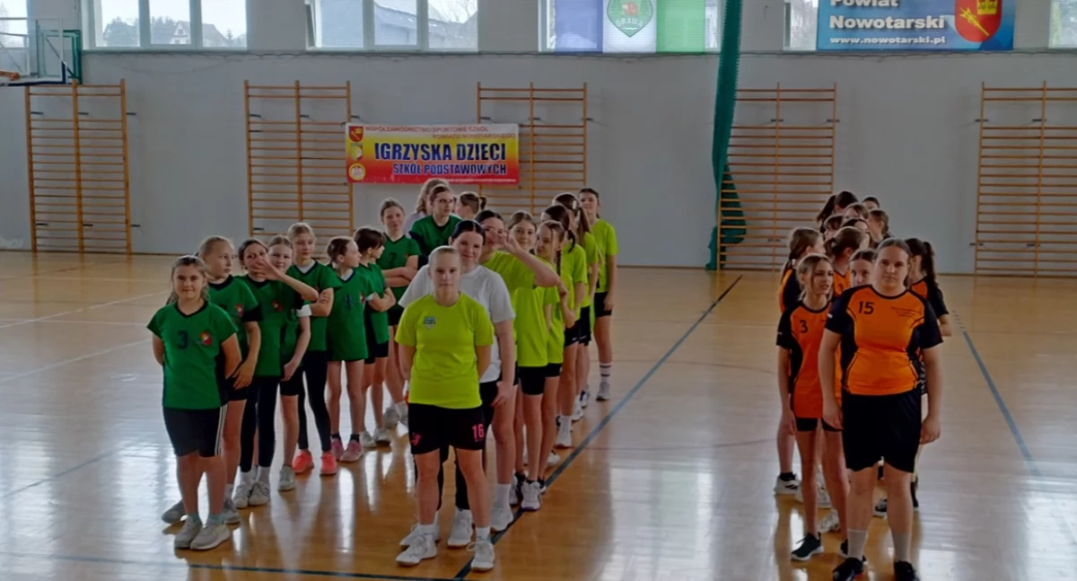 Powiatowe Igrzyska Dzieci w mini piłce ręcznej dziewcząt – SP 1 Jabłonka z awansem do półfinału wojewódzkiego