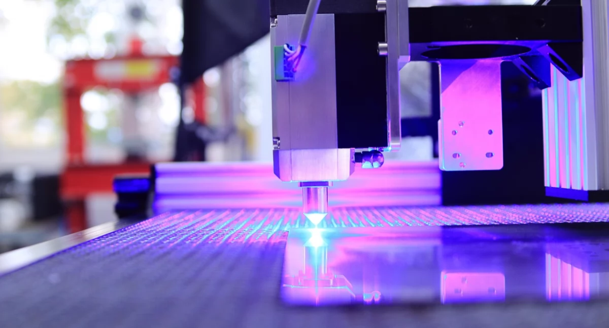 Czyszczenie laserowe – nowoczesna technologia usuwania zanieczyszczeń