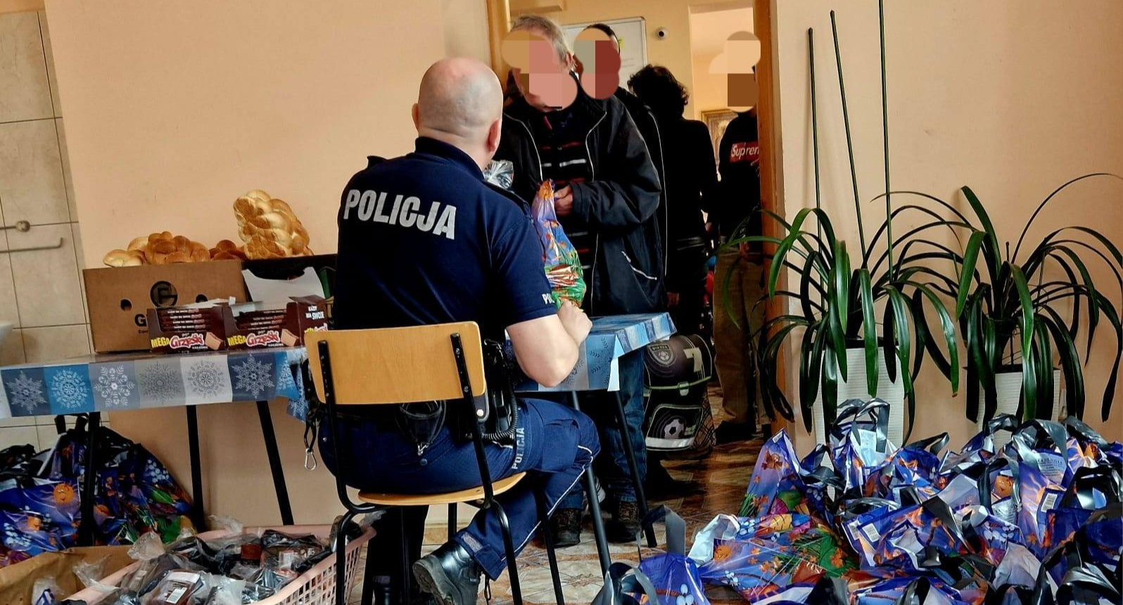 Policjanci z Zakopanego wsparli bezdomnych i samotnych