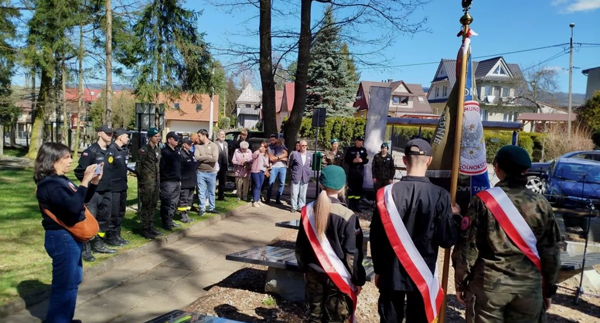 Młodzież mundurowa oddała hołd powstańcom z getta warszawskiego