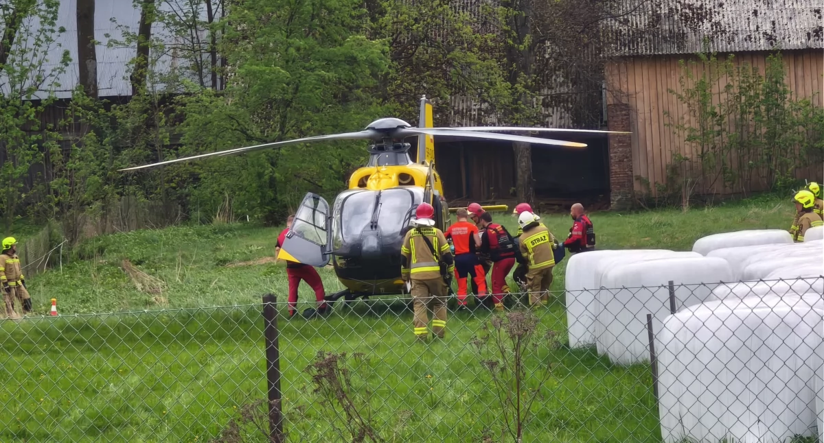 Dziewczynka potrącona w Koniówce - zabrana śmigłowcem do szpitala dziecięcego