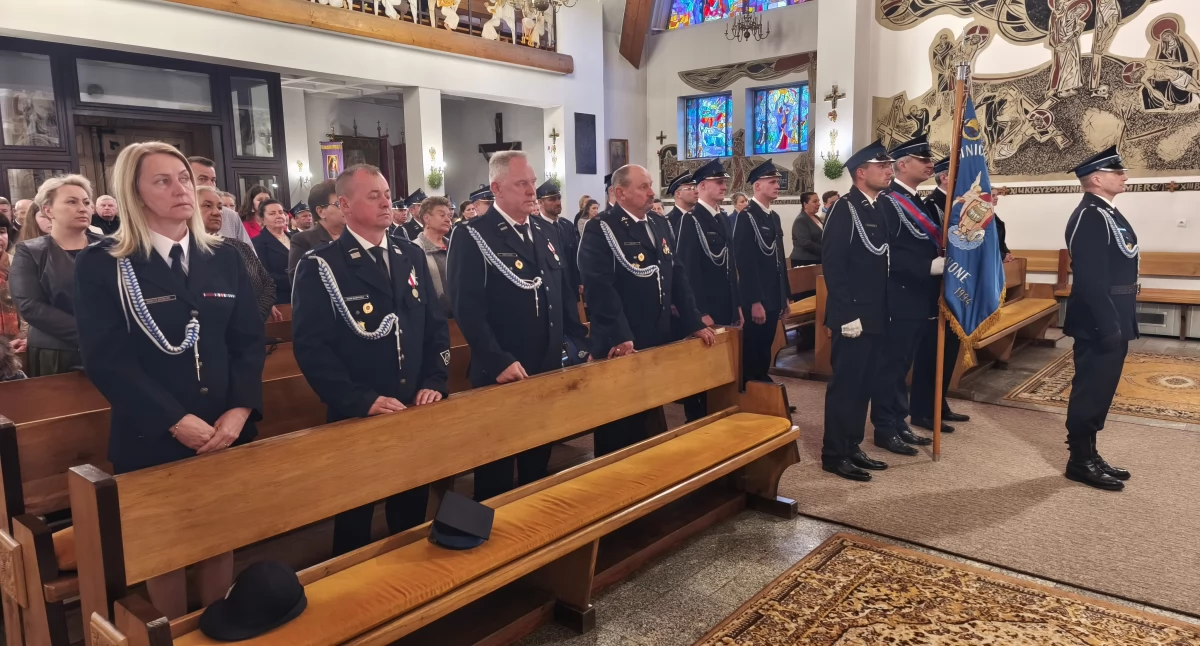 Strażacy z Podczerwonego uczcili Dzień Świętego Floriana - rroczysta Msza Święta w ich intencji i ich rodzin