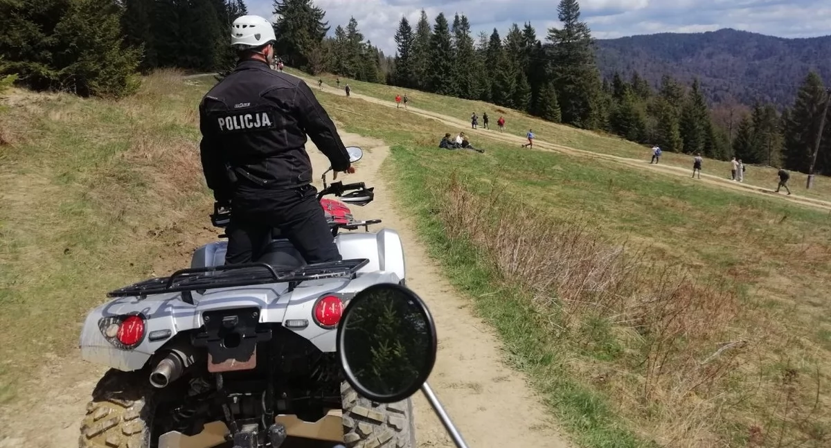 Policjanci z Nowego Targu patrolowali Gorce i gminę Łapsze Niżne podczas majówki