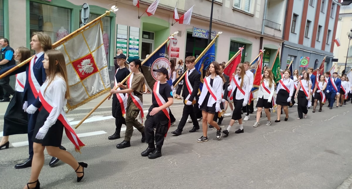 Młodzież z Prywatnego LO obecna na patriotycznych obchodach Konstytucji 3 Maja w stolicy Podhala