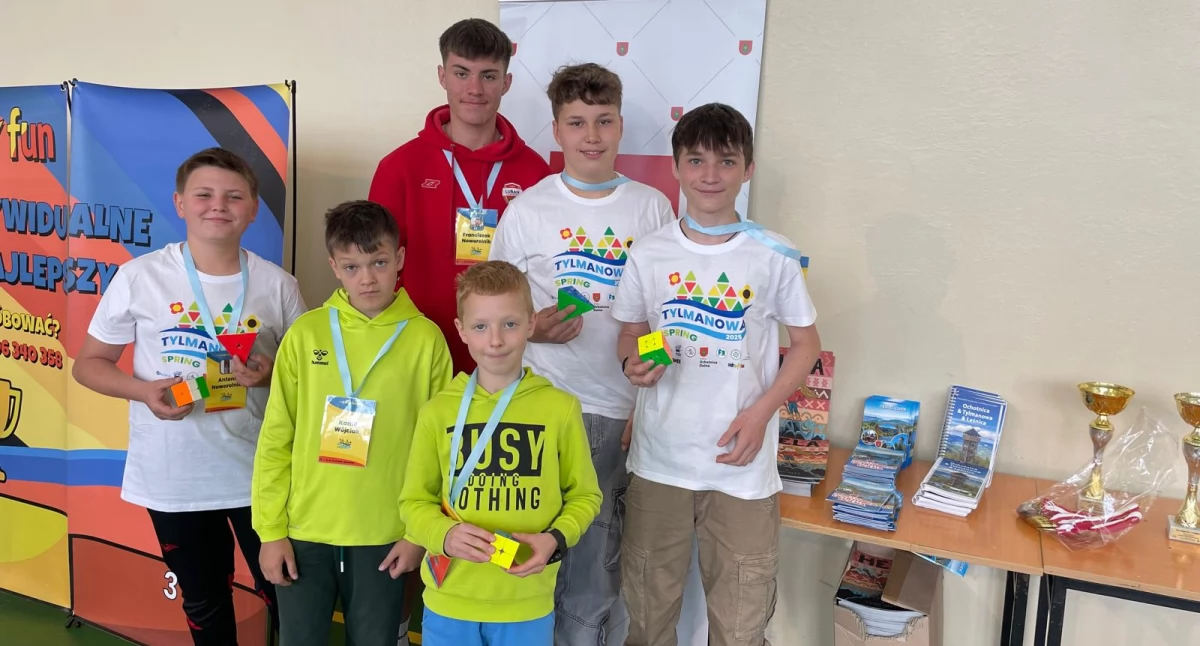 Speedcubing Tylmanowa 2025 – młodzi mistrzowie kostki Rubika z Ochotnicy i Tylmanowej pokazali klasę