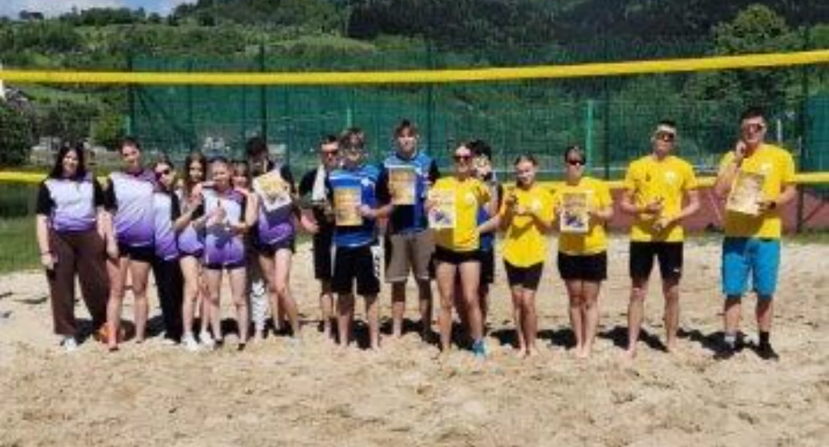 Licealiada Ośrodka Pieniny w siatkówce plażowej – sukces Zespołu Szkół Zawodowych i Placówek z Krościenka n.D.