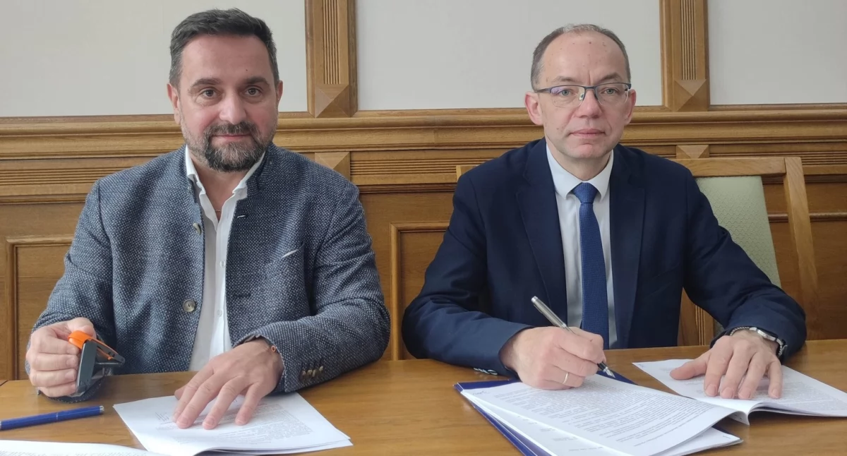 Powstanie nowoczesna sala gimnastyczna przy Szkole Podstawowej nr 11 w Nowym Targu - burmistrz podpisał umowę