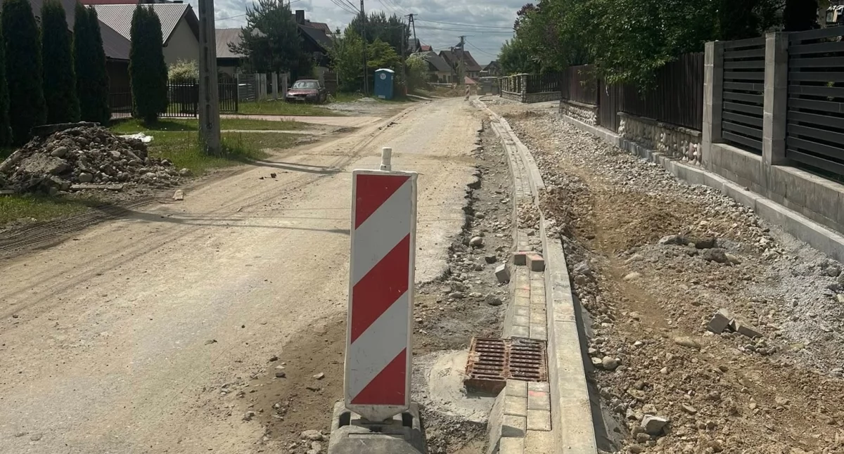 Trwa modernizacja ul. Zdrojowej w Kluszkowcach - przebudowa poprawi bezpieczeństwo i komfort mieszkańców