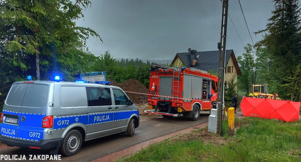 Mężczyzna przysypany ziemią podczas prac ziemnych - policja podaje pierwsze informacje