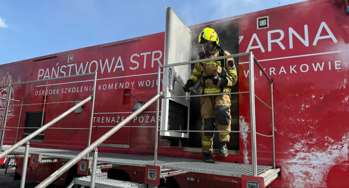 Prawie 200 strażaków wzięło udział w testach w Mobilnej Komorze Dymowo-Rozgorzeniowej