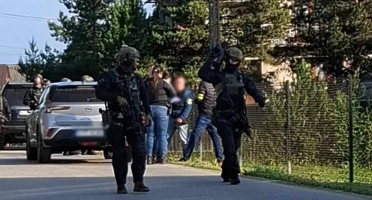 Pożar podczas policyjnej akcji - antyterroryści w Leśnicy