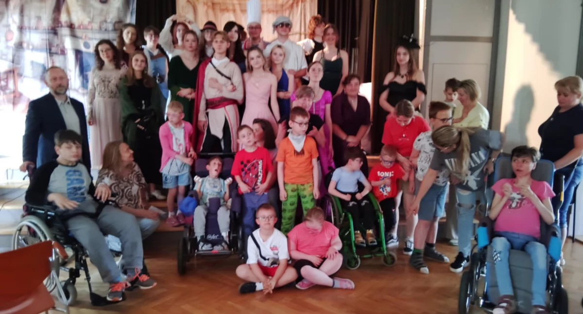 Uczniowie Goszczyńskiego wystawili „Kopciuszka” dla dzieci i osób z niepełnosprawnościami