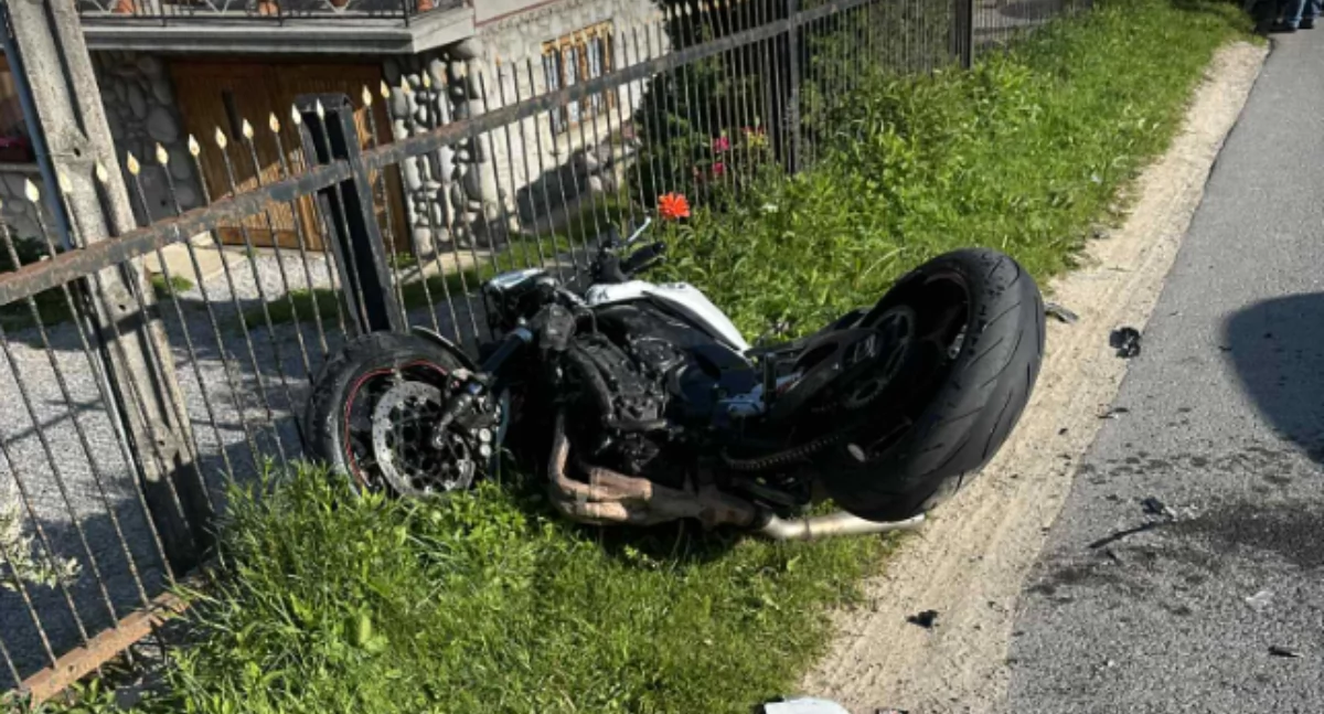 Motocyklista z licznymi połamaniami trafił do szpitala
