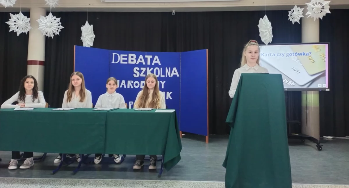 Szkoła z Łapsz Niżnych z tytułem „Złotej Szkoły NBP” 
