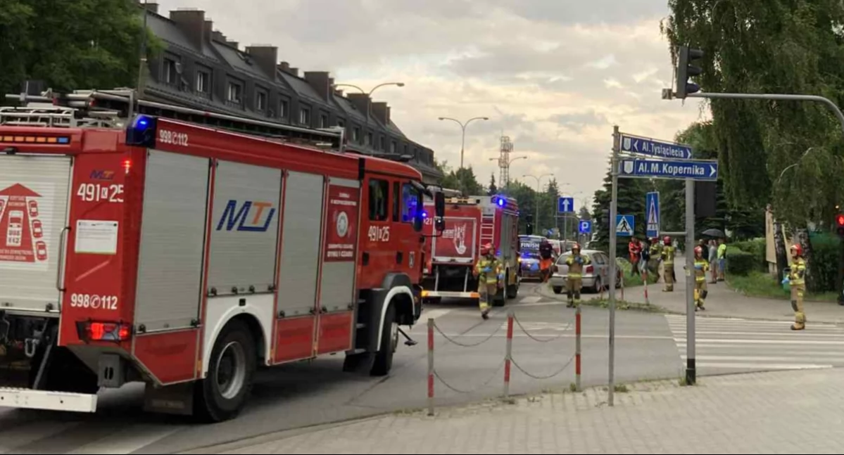 Zderzenie dwóch samochodów w Nowym Targu - jedna osoba trafiła do szpitala