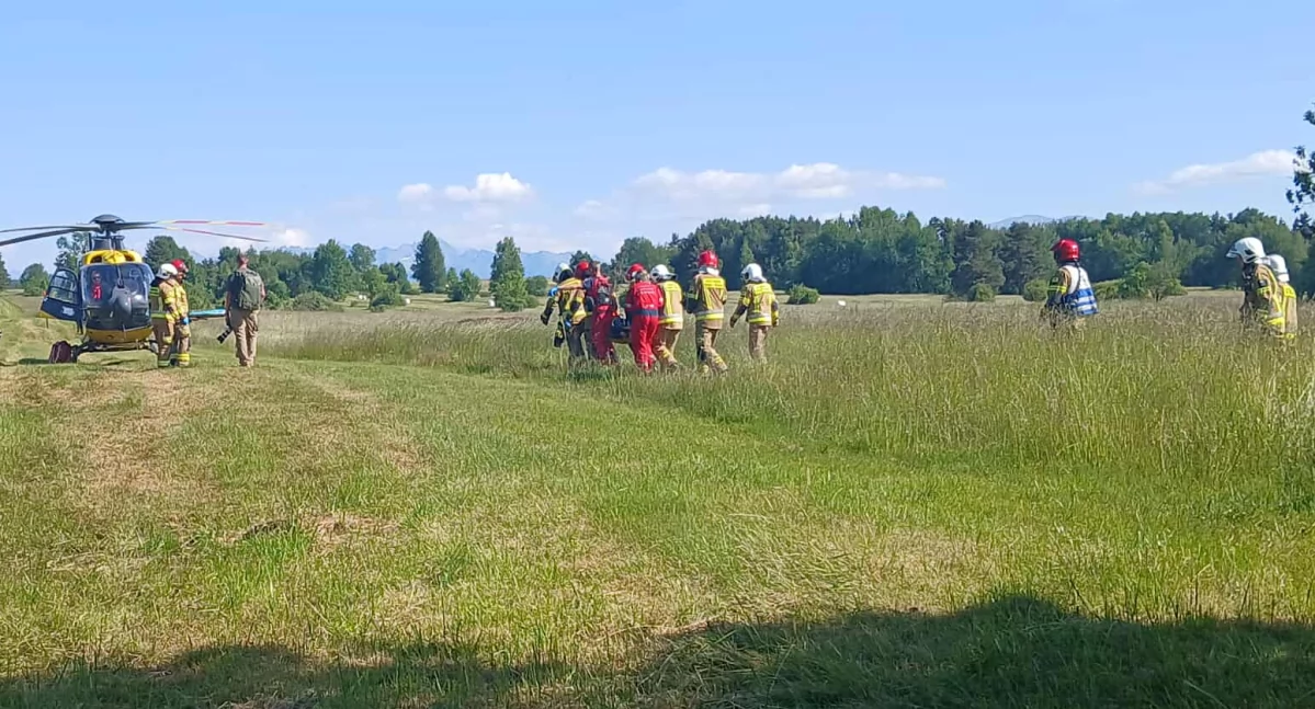 Motocyklista zabrany śmigłowcem LPR po groźnym wypadku w Cichem