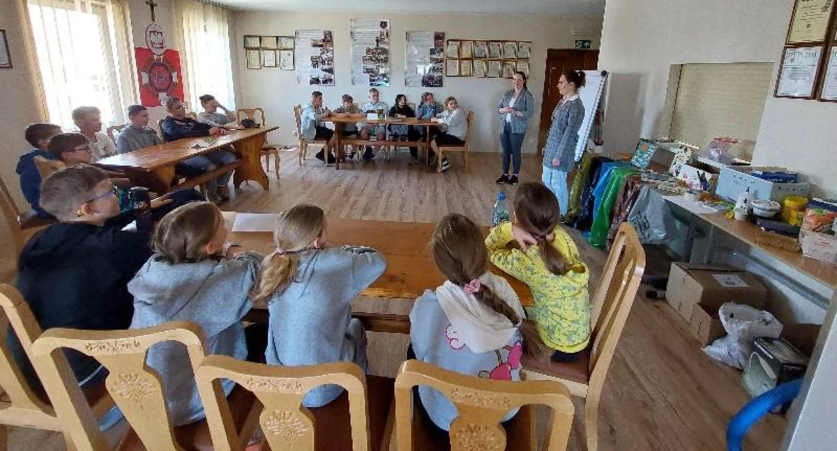 Edukacja ekologiczna w Harklowej — wiosenne zajęcia w bibliotece i spacer przyrodniczy