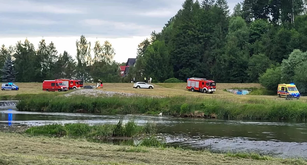 Kobieta wyciągnięta z Dunajca - trwa akcja ratunkowa służb