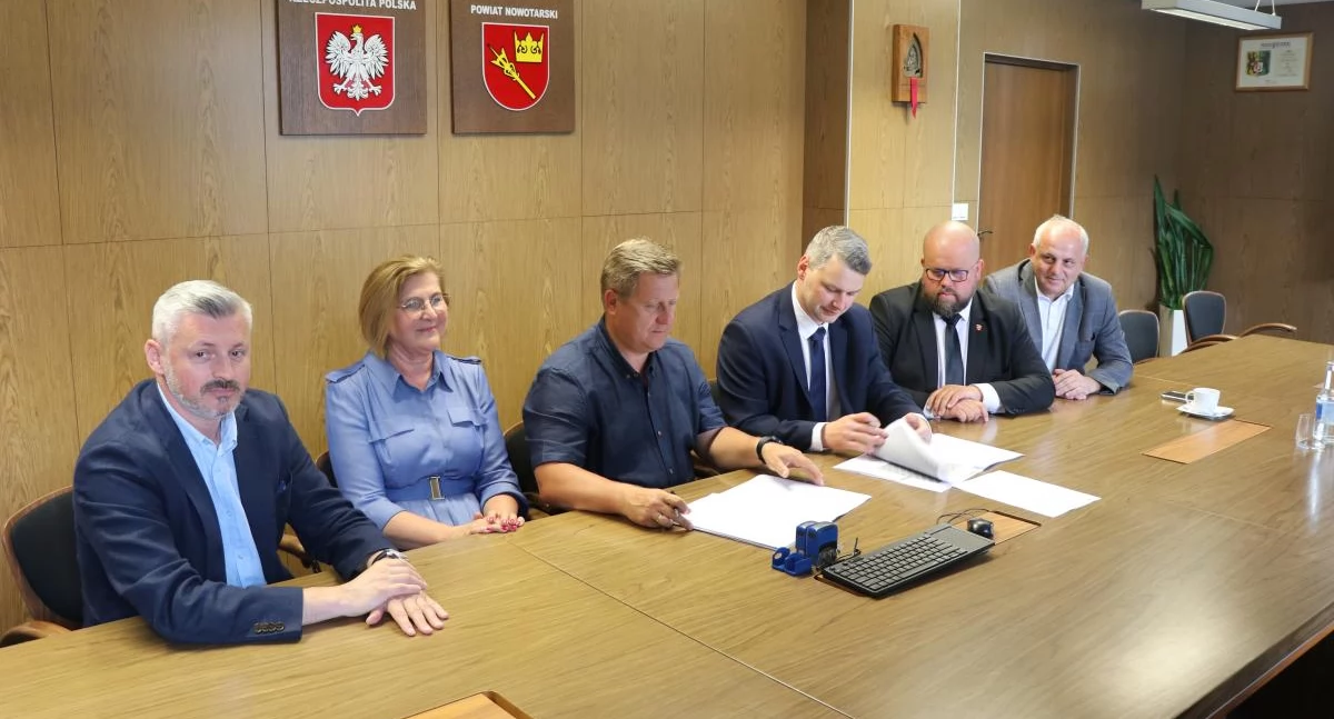 Umowa podpisana – rusza rozbudowa drogi powiatowej Niedzica–Kacwin