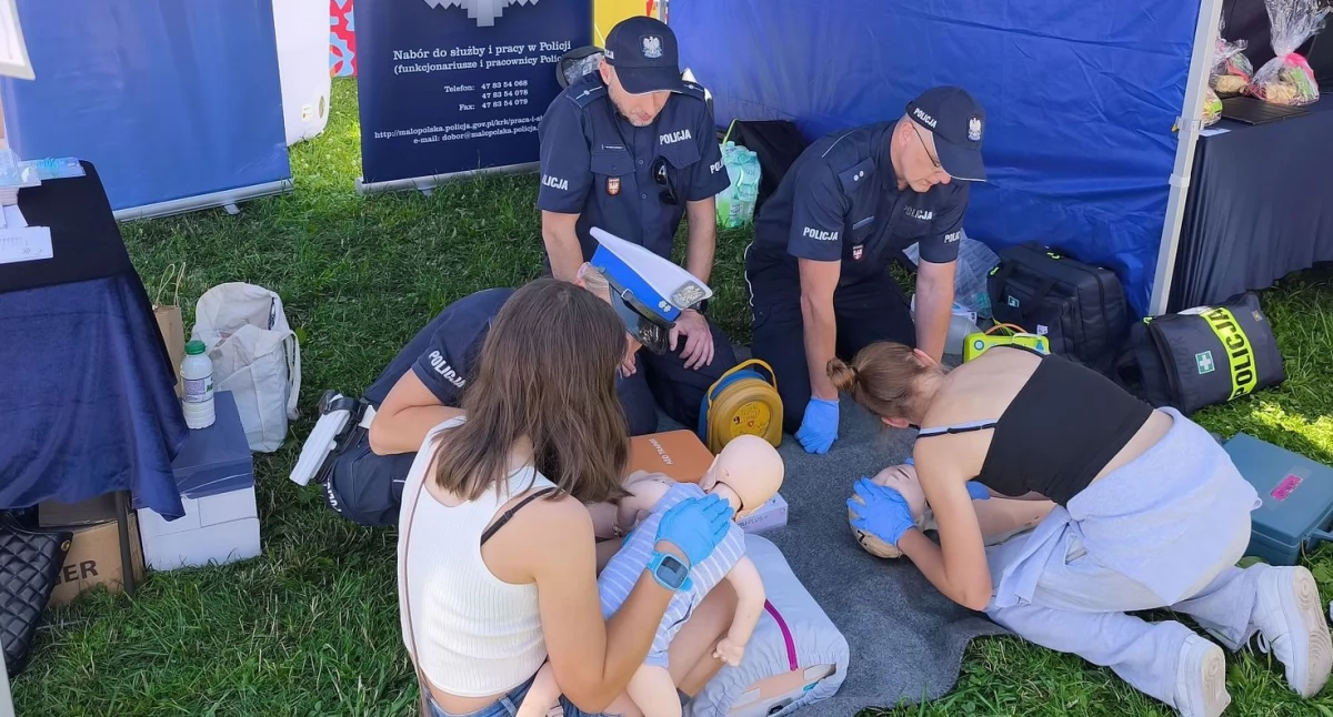 Policjanci uczyli pierwszej pomocy podczas rodzinnego pikniku w Zakopanem