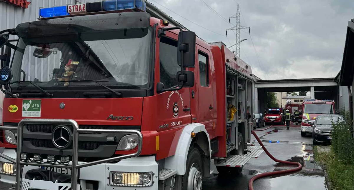 Pożar w zakładzie kuśnierskim w Szaflarach - zadymienie w hali przemysłowej