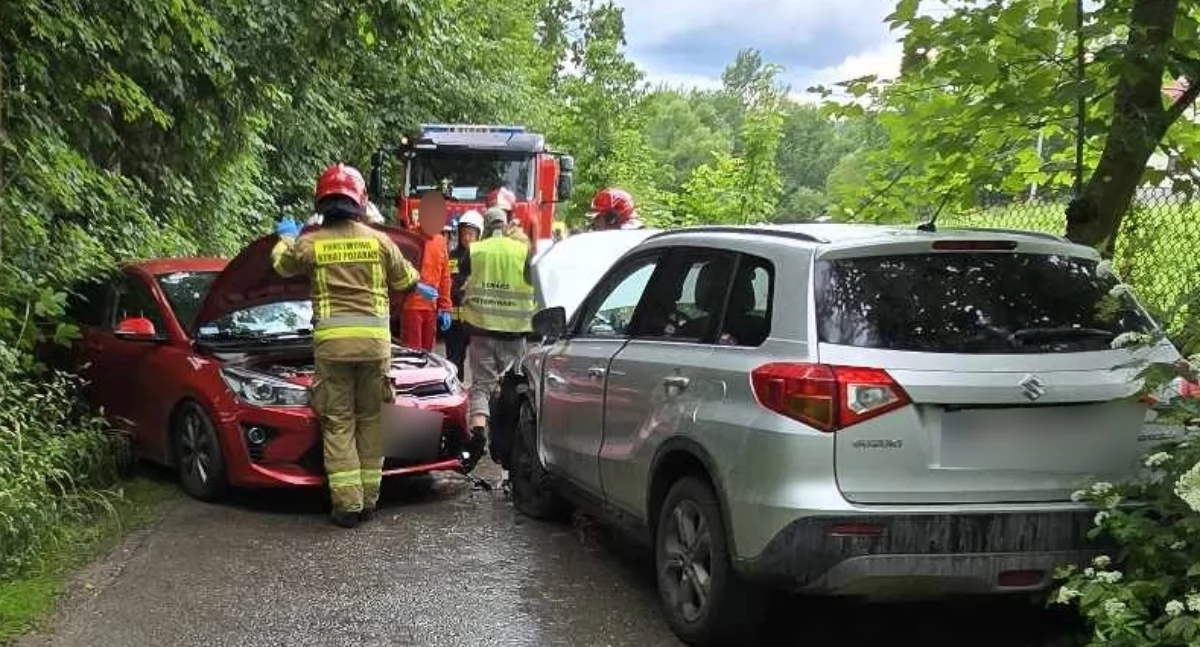 Zderzenie czołowe w Starem Bystrem - jedna osoba trafiła do szpitala
