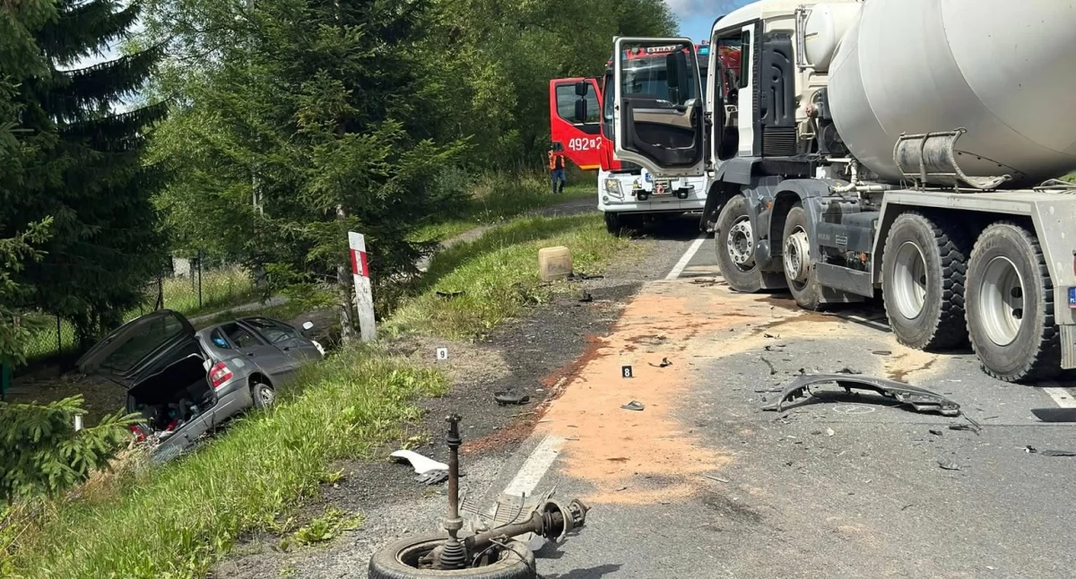 Tragiczny wypadek w Rabce-Zdroju - nie żyje kierowca samochodu osobowego